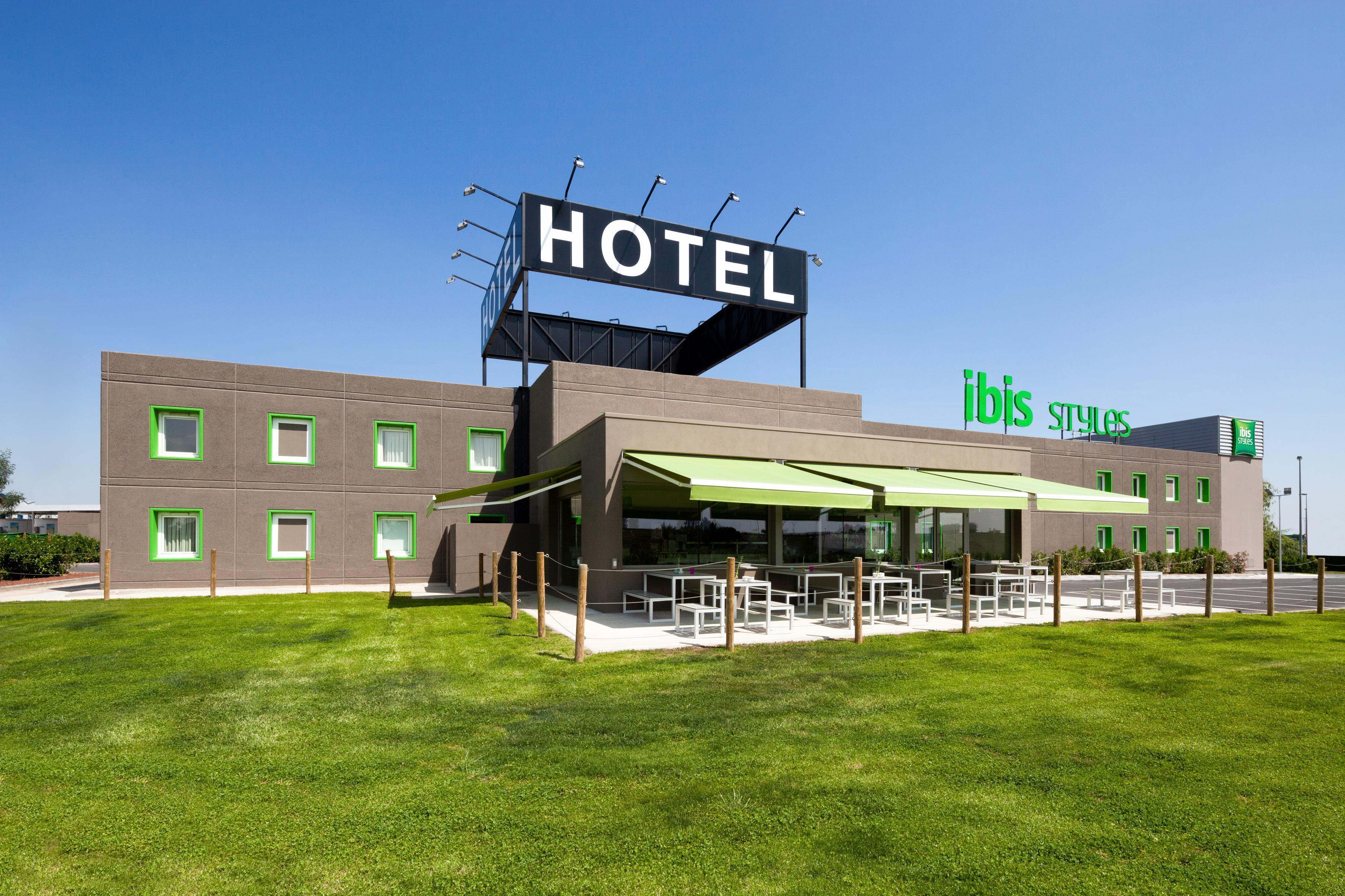 Hotel Ibis Styles Lleida Torrefarrera 외부 사진